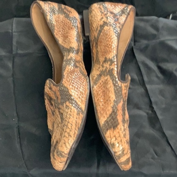 TAHARI  Clementine Snakeskin Look Flats Soft Leather Lined 8M VGUC - Picture 10 of 13